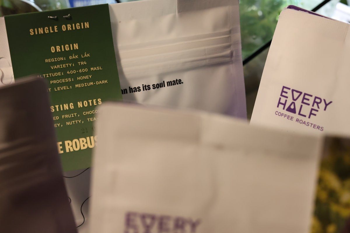Stand Up Pouches vs Flat Bottom Pouches: Which Packaging Format Should Your Brand Choose?